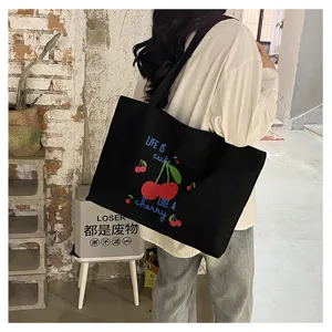 Casual zwarte canvas shopper tas met schattige kersenprint en stijlvolle engelse tekst.