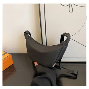 Schwarze Nylon Halbmond Schultertasche, lässige Umhängetasche für Damen und Studenten.