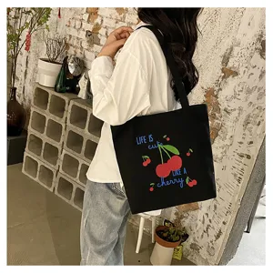 Casual canvas shopper met schattige kersenprint en letterontwerp voor dagelijks woon-werkverkeer.