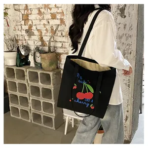 Zwarte canvas tote bag met schattige kersenprint, casual grote schoudertas voor dagelijks gebruik.