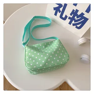 Groene nylon schoudertas met stippen, frisse snoepkleur crossbody tas voor dames.