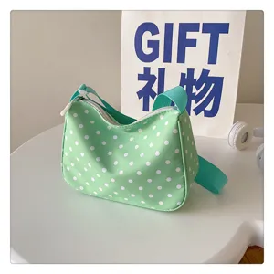 Frisse polka dot nylon schoudertas zomer snoepkleur casual crossbody tas voor vrouwen