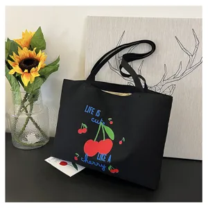 Zwarte canvas tote bag met schattige kersenprint en letterontwerp voor dagelijks gebruik.