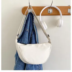 Sac a main epaule croissant nylon blanc decontracte minimaliste tendance chic pour