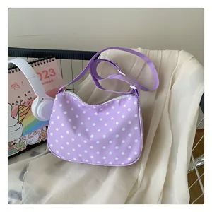 Paarse nylon schoudertas met stippen, schattige casual tas voor dagelijks gebruik.