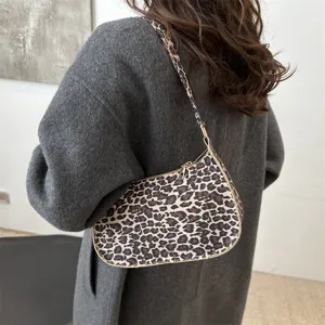 Sac à main bandoulière femme imprimé léopard, élégant sac croissant tendance chic.
