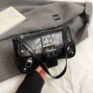 Sac à épaule noir pour femme style motard chic en cuir PU avec rivets tendance