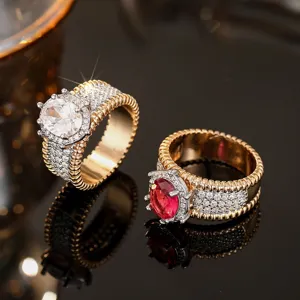 Anillo texturizado de metal bicolor estilo frances vintage joyeria elegante de mujer
