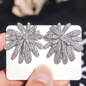 Elegante glänzende Zirkonia Feuerwerk Ohrringe Luxus Abendparty Ohrstecker für Damen