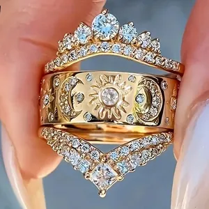Exquisito juego de anillos apilables de sol y luna dorados estilo vintage corona