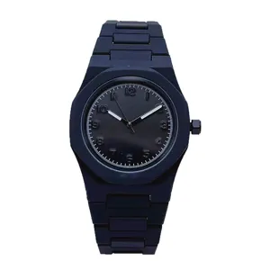 Orologio al quarzo nero da uomo e donna con elegante lunetta ottagonale e chiaro quadrante.
