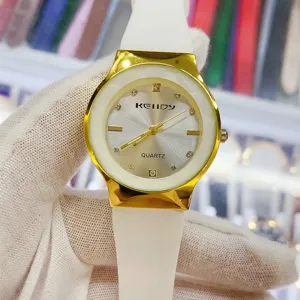 Montre quartz femme avec lunette or et bracelet silicone blanc élégante montre bracelet chic