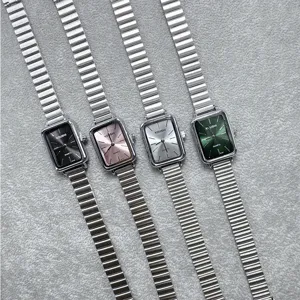 Reloj de cuarzo para mujer KOUSHI con esfera cuadrada y correa metal detalle
