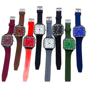 Reloj de cuarzo para hombre cuadrado minimalista KEIIDY con correa de silicona cómoda