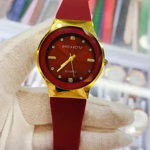 Montre à Quartz Élégante en Alliage Vintage Avec Lunette Facettée Index en Strass Bracelet en Silicone Cadran Rond Minimaliste pour Femme Quotidien