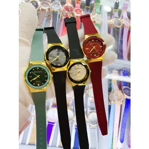 Montre pour femme style vintage chic avec bracelet en silicone, montre quartz mode.