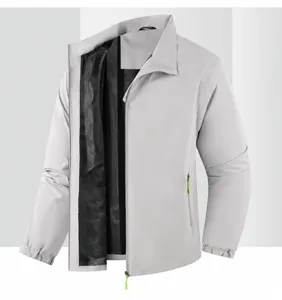 Giacca impermeabile grigia unisex con collo alto e fodera in rete per il tempo libero urbano.