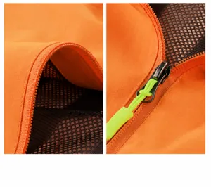 Vista di dettaglio giacca impermeabile uomo collo alto, zip premium con fodera mesh.