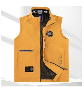 Men's casual utility vest, yellow tactical sleeveless jacket with multi-pockets for spring.