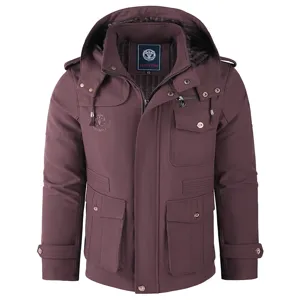 Veste d'hiver pour homme à capuche avec multi-poches en rouge foncé, vêtement de qualité.