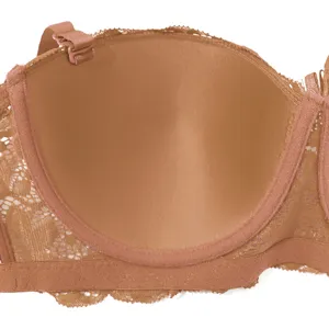 Primo piano dettaglio reggiseno donna mezza coppa pizzo tessuto marrone morbido e rifinitura.