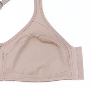 Detailansicht Damen Übergröße Bügelloser BH Innen-Cup Tasche und sicherer Hakenverschluss.