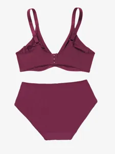 Plus size seamless bra and panties set, thin non padded wire bra with matching underwear.