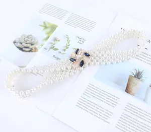 Élégant ceinture de taille en perles multicouches avec boucle de fleur en strass pour robes.
