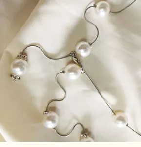 Elegante parel taille ketting voor dames jurk delicate zilveren metalen riem mode accessoire.