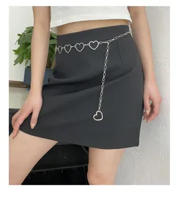 Silberne Herz-Metall-Taillenkette Detailansicht, modisches Harajuku-Kleidungszubehör.