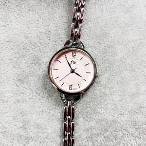 Mode Elegant Legierung Edelstahl Damen Quarzuhr Minimalistisch Rundes Zifferblatt Gliederkette Armbanduhr Kleid Schmuck