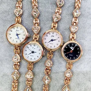 Modische Damen Quarz Armbanduhr mit Strasskristallen elegante Schmuck Armbanduhr fuer Frauen