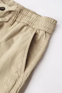 Men casual cargo shorts detail khaki elastic waistband adjustable drawstring pocket close up