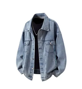 Vue détaillée de la veste en jean brodée élégante pour hommes, vêtement décontracté.