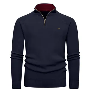 Maglione da uomo a coste con mezza zip, colore blu scuro con colletto interno a contrasto.