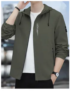 Giacca casual con cappuccio verde da uomo con chiusura a zip per attività all'aperto.