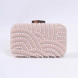 Elegante Perlen Strass Abendtasche Clutch mit handgefertigter Perstickerei und Metallverschluss.