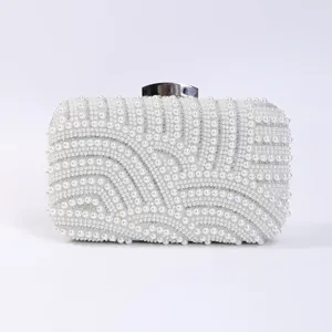 Handgefertigte Perlen Abendtasche Clutch mit eleganter Metallschnalle für Partys und Hochzeiten.