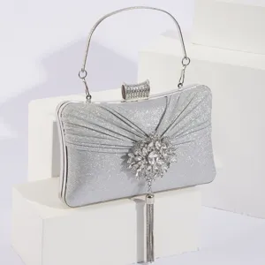 Sac de soirée scintillant argenté avec détail de fermoir strass tournesol et poignée.