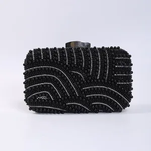 Schwarze perlenbesetzte Abendtasche mit Strass, elegante handgemachte Partytasche für Damen.
