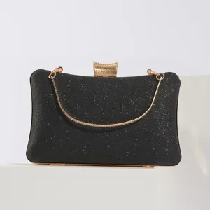 Élégante pochette de soirée noire pailletée avec bandoulière dorée pour mariages et banquets formels.