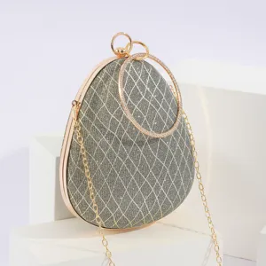 Elegante Abendtasche in Wassertropfenform mit Glitzer-Rautenmuster und goldener Kette für Damen.