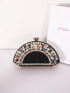 Élégante pochette de soirée en forme d'éventail avec strass colorés et fermoir en métal.
