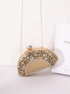 Élégant sac de soirée éventail en strass avec chaîne pour femmes élégantes.