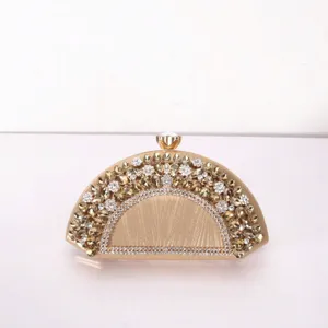 Sac pochette de soiree evase en strass dore elegante sac bandoufle pour femme vue principale