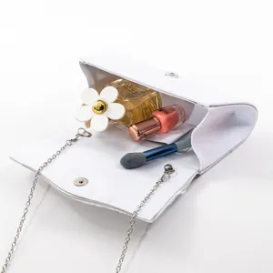 Weisse Glitzer Falten Abendtasche mit Kette, elegante Handtasche fuer Party und Hochzeit Anlaesse.