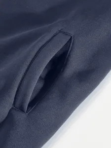Herren Jacke Detail Nahaufnahme, dicker Fleece Stoff, Freizeit Oberbekleidung Naht.