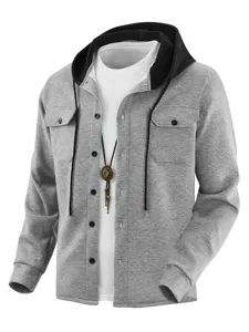 Veste chemise à capuche en jacquard gris pour homme avec capuche et poches pour le style quotidien.