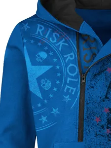 Sudadera con capucha azul de hombre media cremallera detalle, estampado calavera y letras.