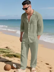 Vue détaillée de la chemise et du pantalon décontractés en lin vert clair pour homme.